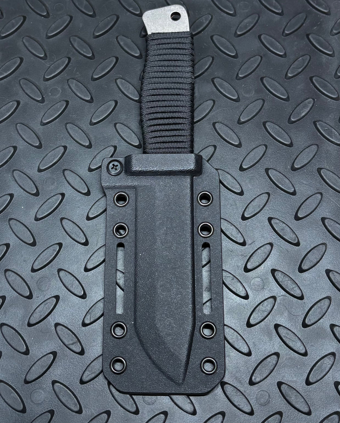 ROGAN Field Knife (Stealth) comes with belt clip