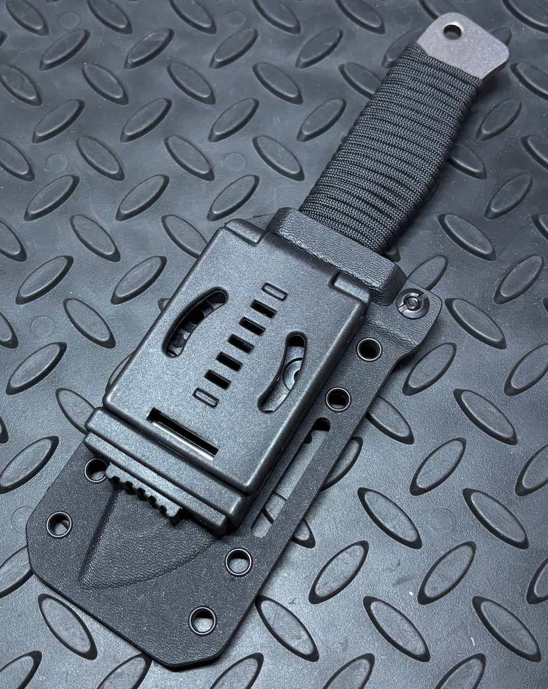 ROGAN Field Knife (Stealth) comes with belt clip