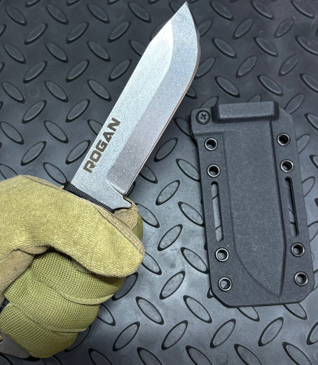 ROGAN Field Knife (Stealth) comes with belt clip