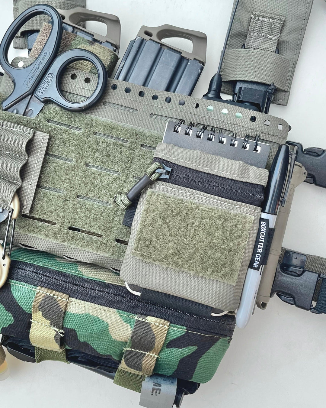 [ZAP]-v Zippered Admin Pocket -(Velcro Backed)