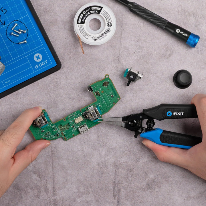 Needle Nose Pliers With Locking Mandible - IFIXIT -