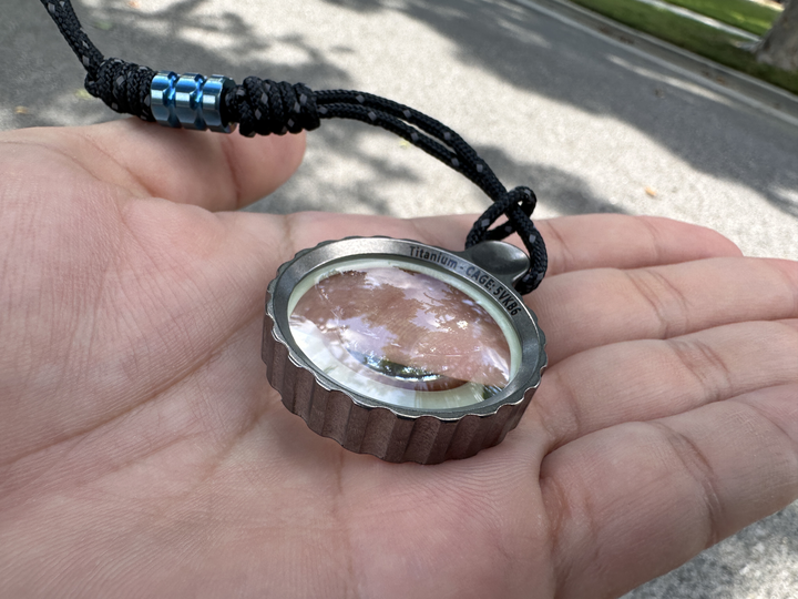 Titan Zoom - Sapphire Pocket Magnifier by Maratac® ( 2 Variants )